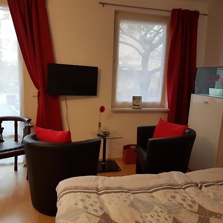Zeuthen Ferienwohnung Am See, Stadtgrenze Berlin Exterior foto